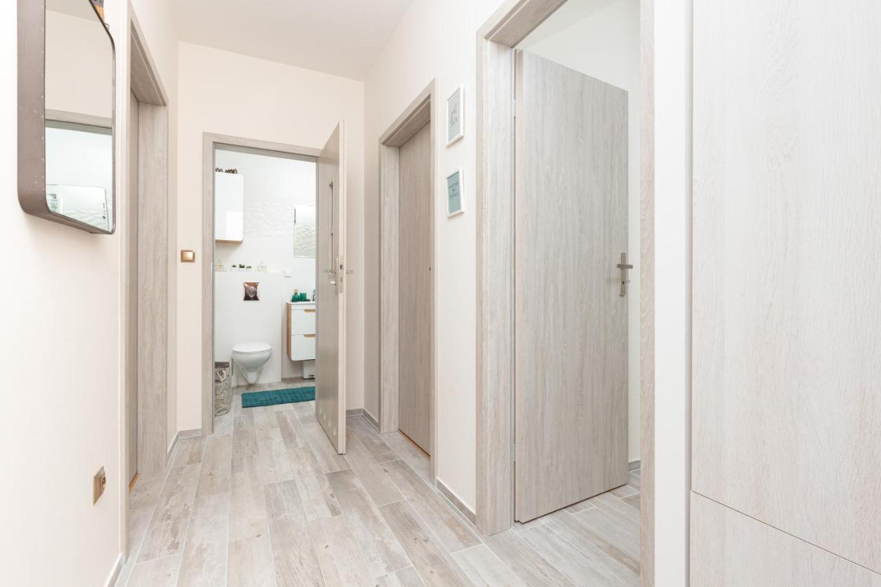 City Center Apartment Elektoralna By Noclegi Renters Warschau Buitenkant foto